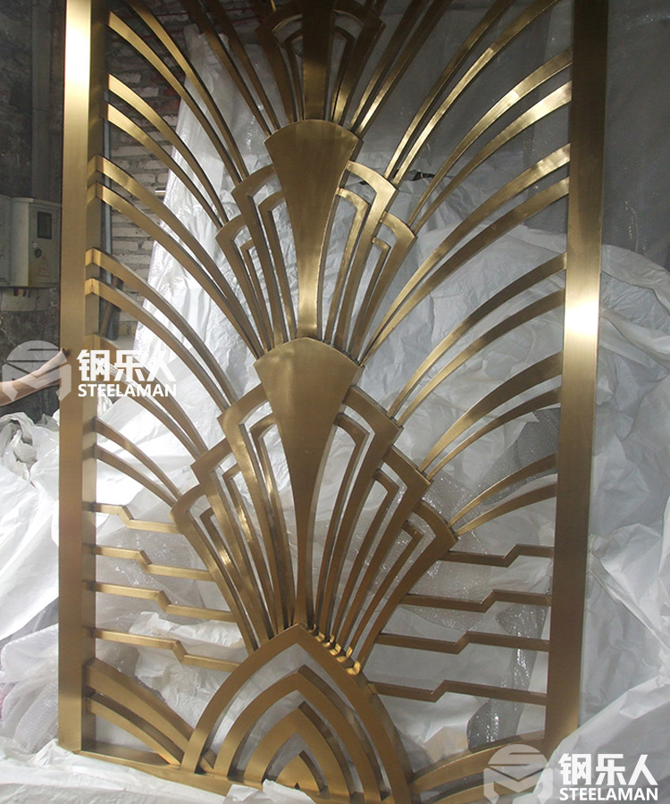 Decorative metal screen room divider